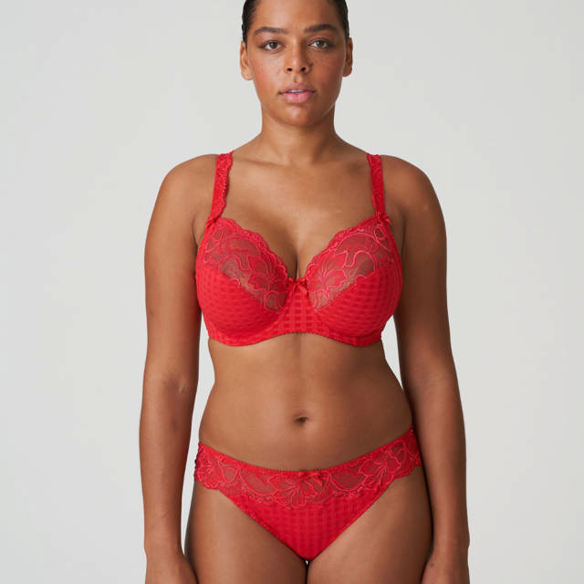 Madison Stringtrosa Scarlet