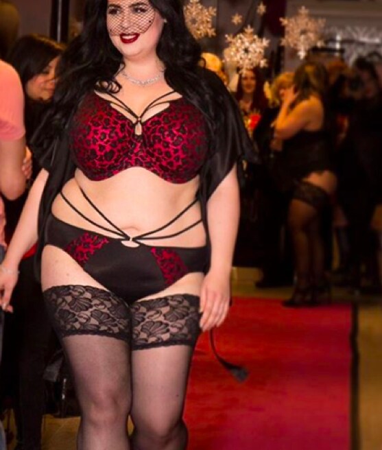 veronica belle i nicole bi cup size model elomi animal print red christmas underwear.jpg