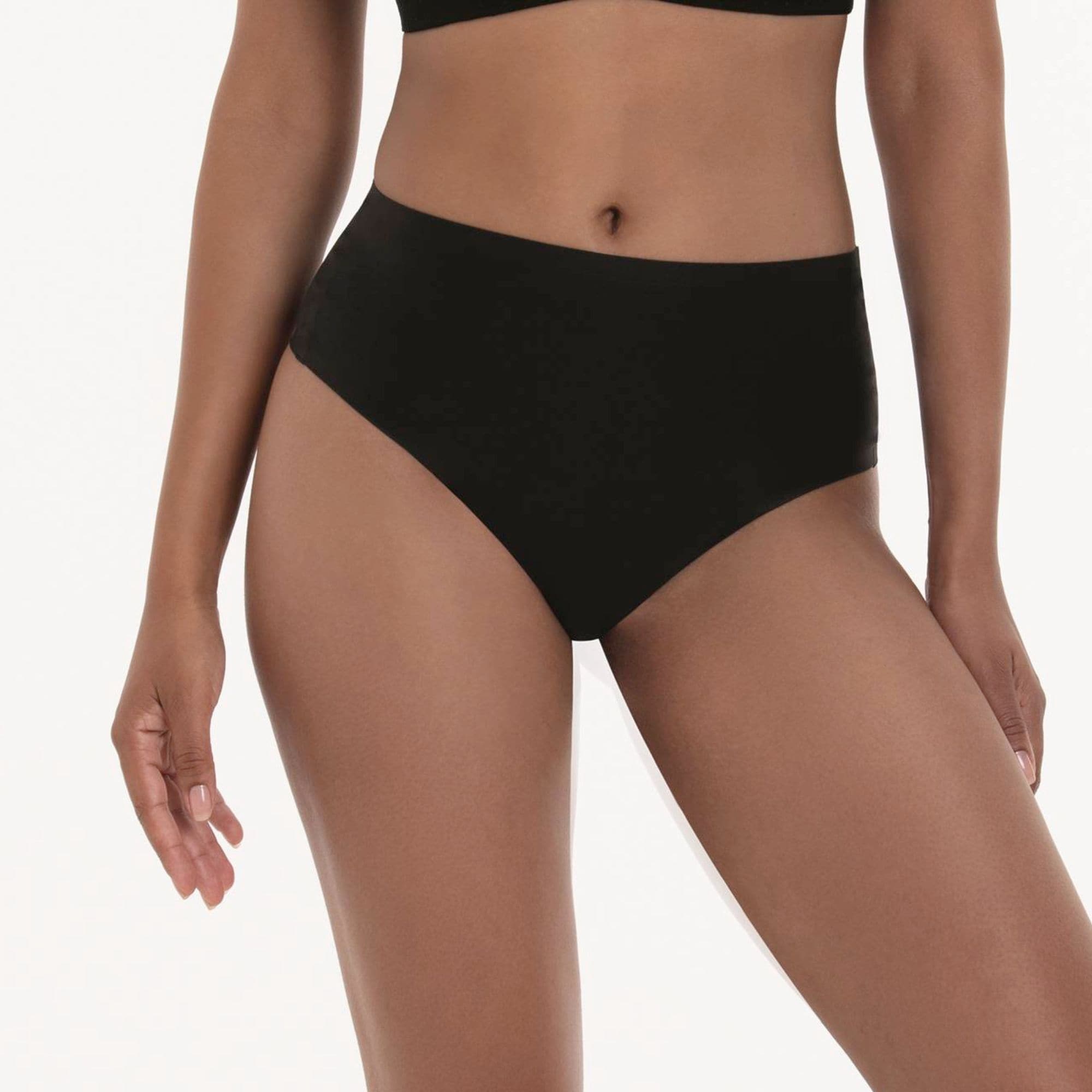 Essential High-waist String Black