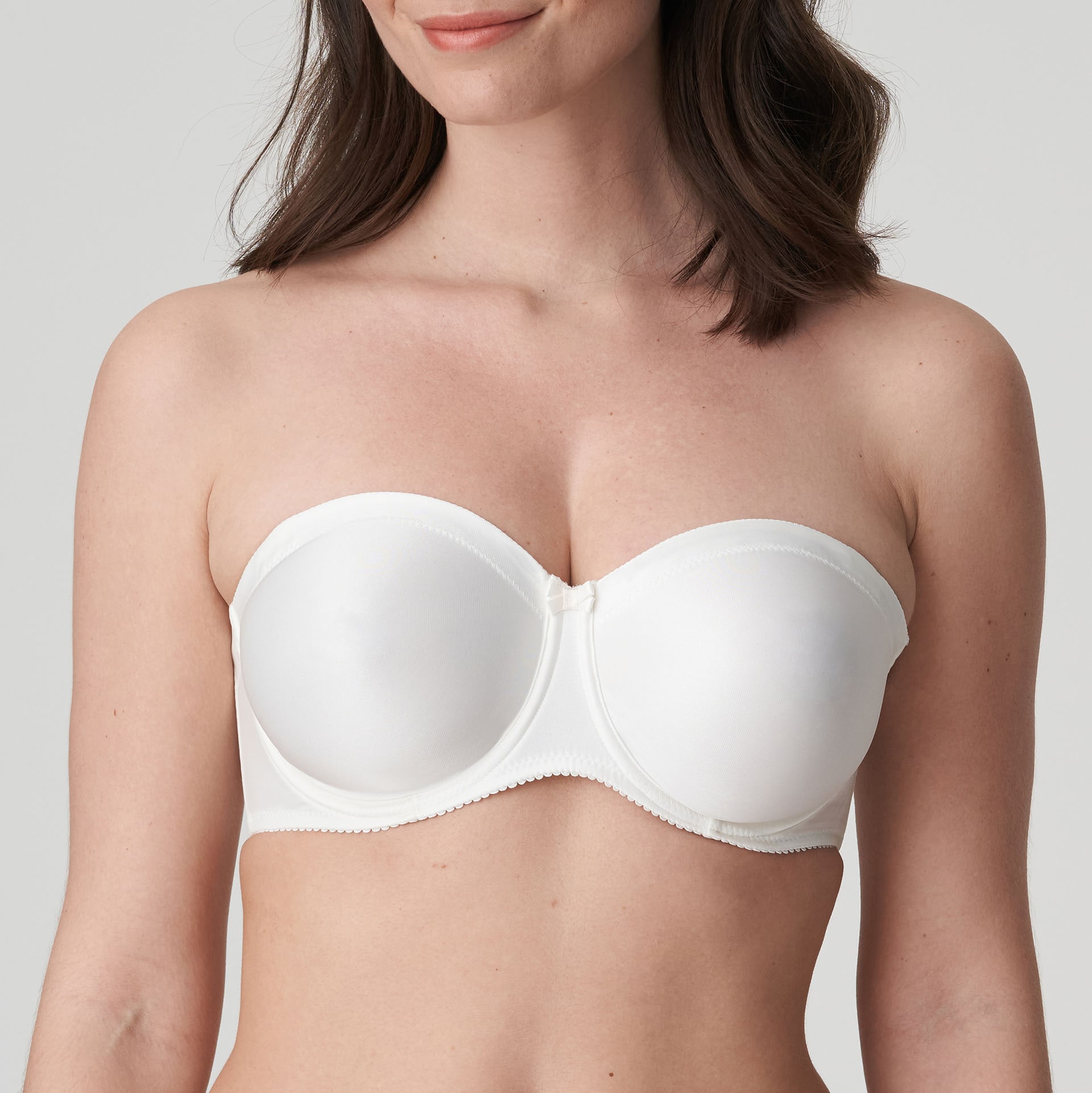 https://www.kvinnligtunder.se/pub_images/original/PrimaDonna-Satin-strapless-bh-ofylld-Natural-20231107-0161331NAT_5.jpg